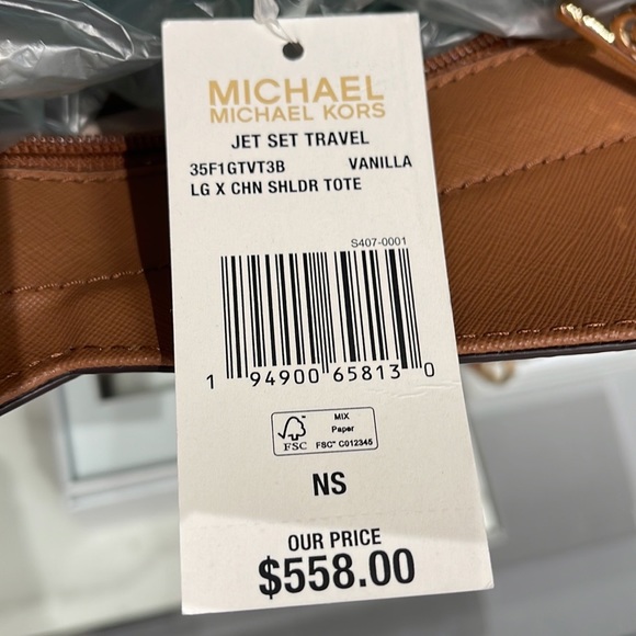 Michael Kors Jet Set Travel Large Chained Tote Shoulder Bag MK Vanilla 
NWT - Picture 12 of 16